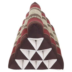 Triangelformad kudde i exotisk brun-röd design